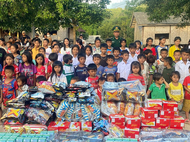 Hình ảnh đại diện cho sứ mệnh và tầm nhìn của 8kbet buzz, nhấn mạnh sự hợp tác và tính chuyên nghiệp trong ngành cá cược trực tuyến.