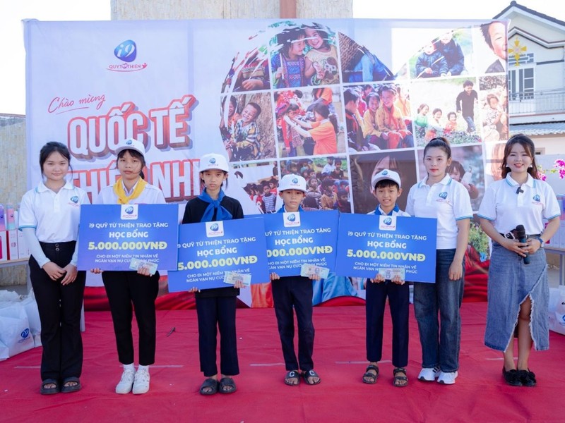 Hình ảnh minh họa quy trình kiểm toán độc lập của 8kbet buzz, với các biểu tượng chứng nhận và chuyên gia