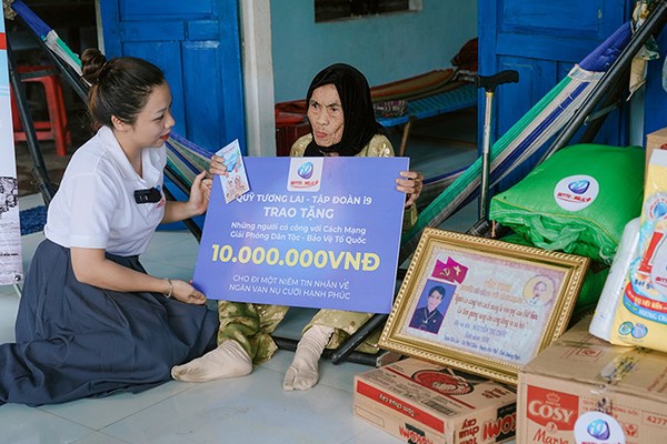 Hình ảnh liên hệ hỗ trợ khách hàng 8kbet buzz